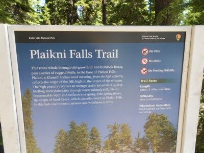 sign at the trailhead of Plaikni Falls trail