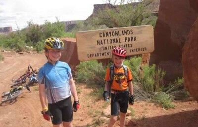 biking canyonlands national park on white rim