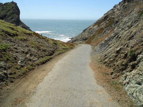 point bonita lighthouse trail path