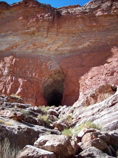 hiking to entrance of Stanton's Cave