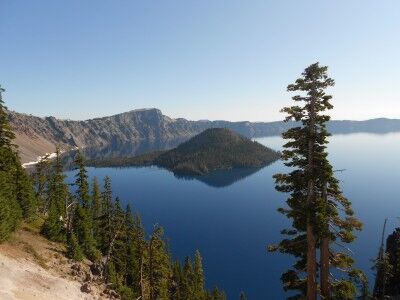 view of Crater Lake at Discovery Point